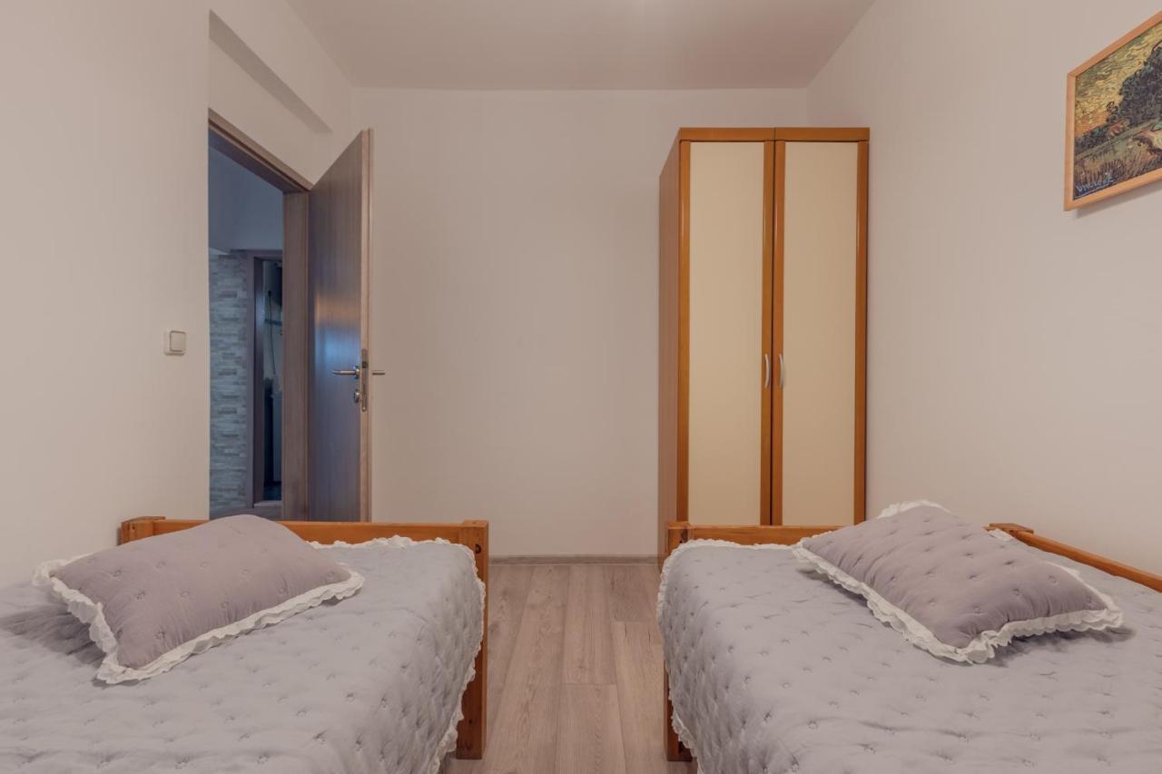 Holiday Home Insulam Mare โตรกีร์ ภายนอก รูปภาพ