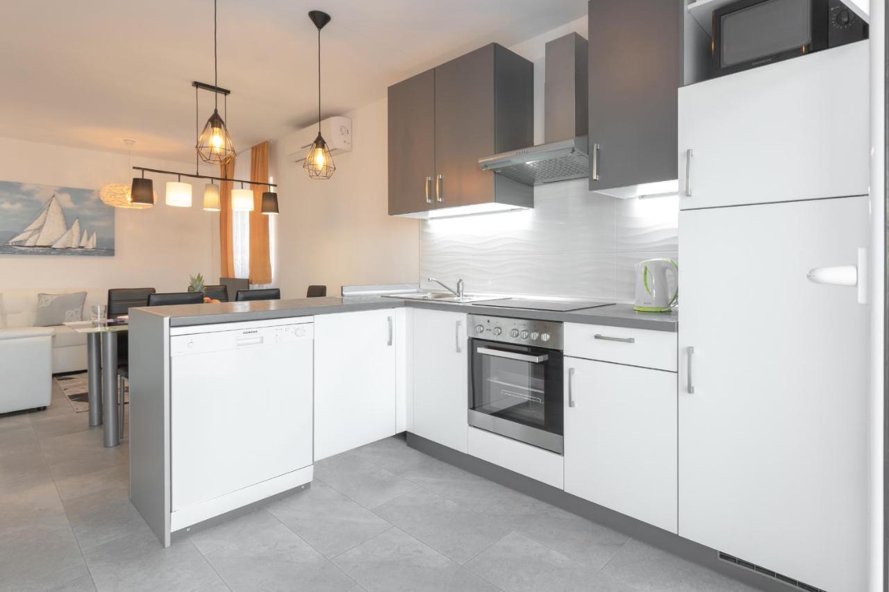 Holiday Home Insulam Mare โตรกีร์ ภายนอก รูปภาพ
