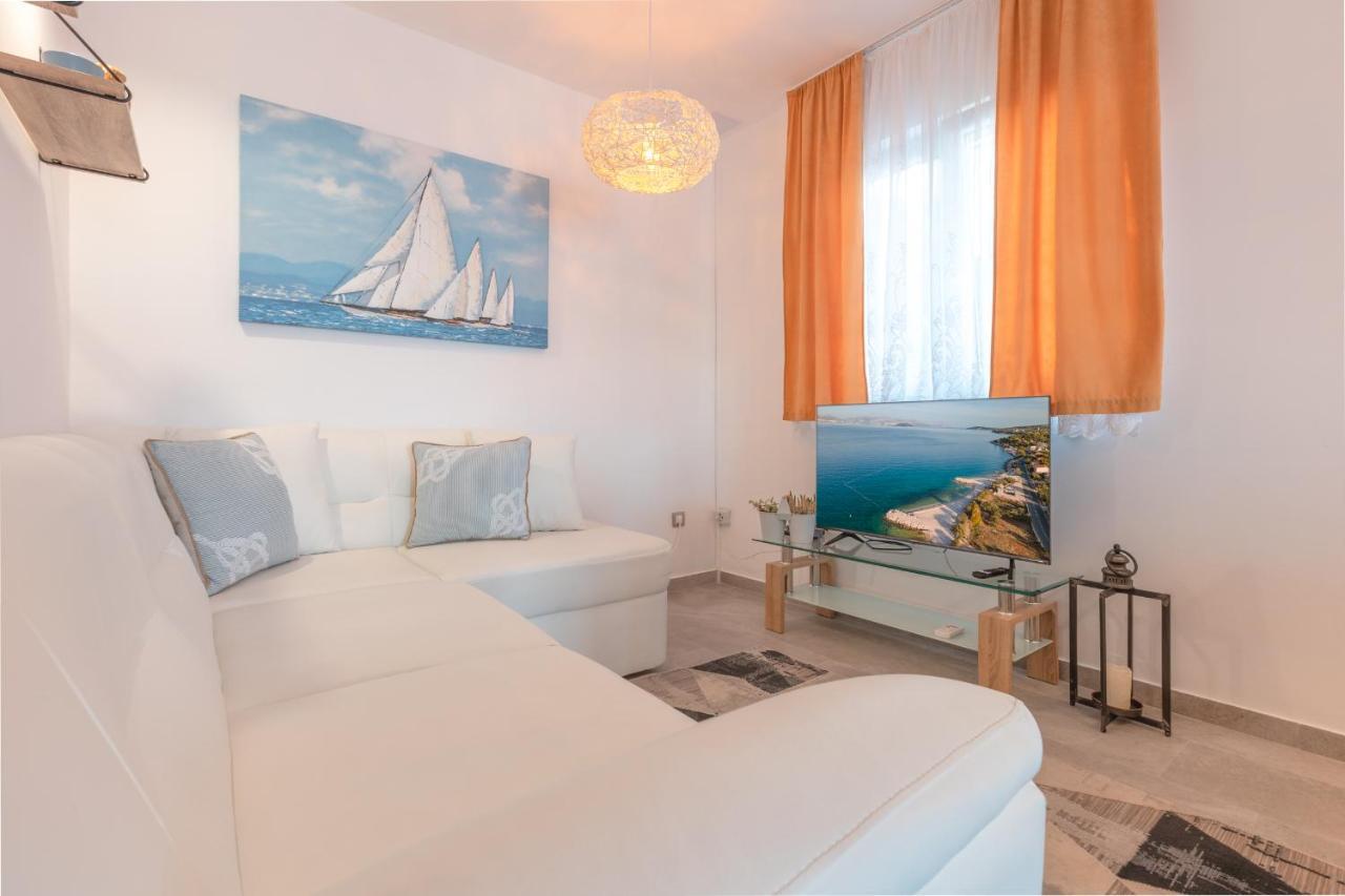 Holiday Home Insulam Mare โตรกีร์ ภายนอก รูปภาพ