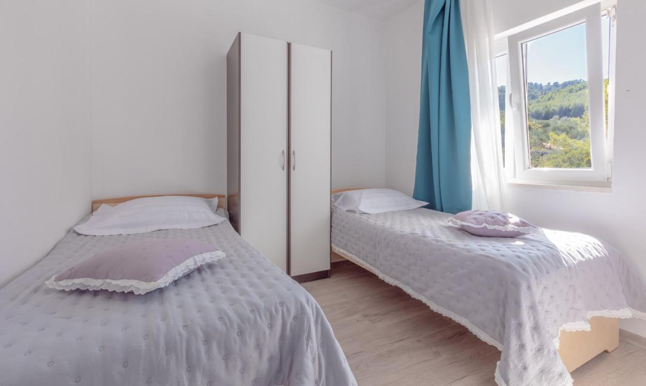Holiday Home Insulam Mare โตรกีร์ ภายนอก รูปภาพ