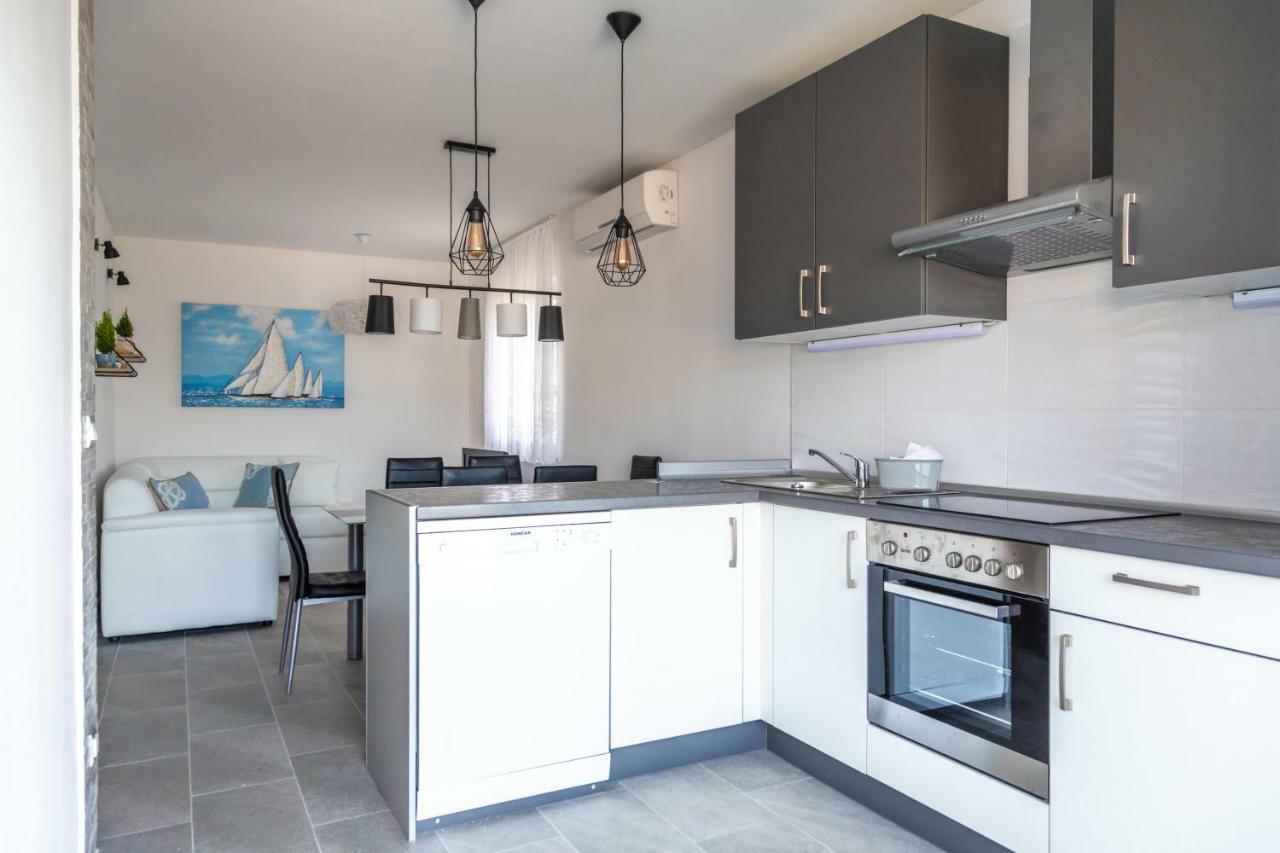 Holiday Home Insulam Mare โตรกีร์ ภายนอก รูปภาพ